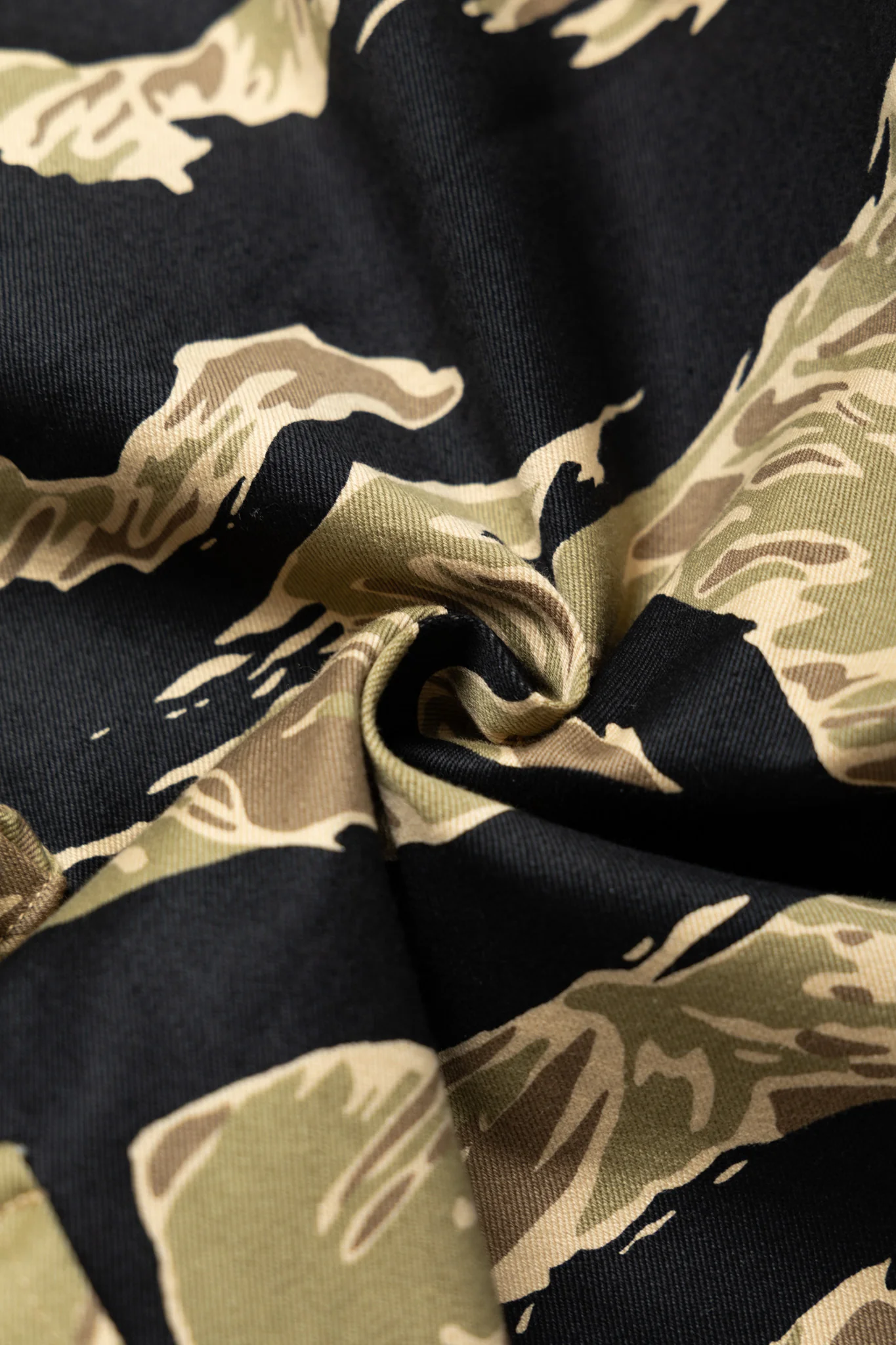 Gold Tiger Pattern Trousers Short Length - Image 10