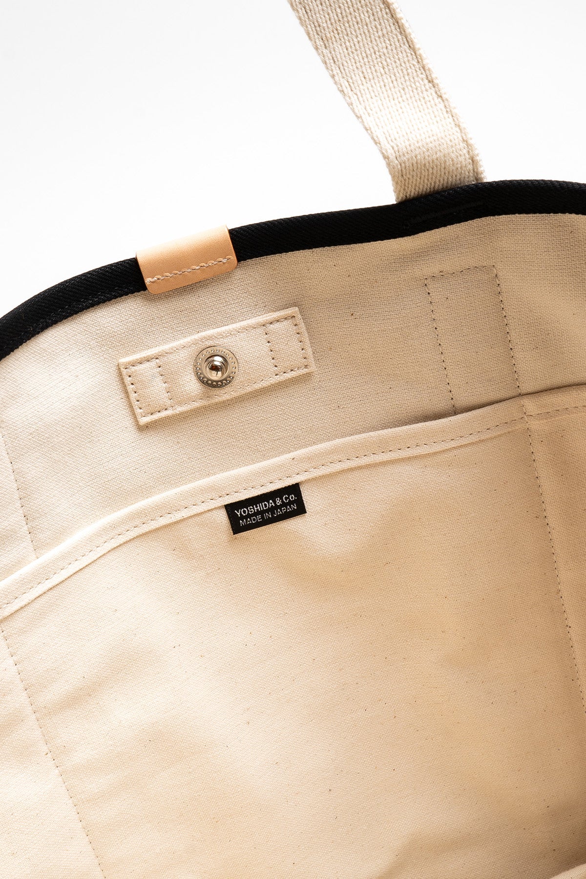 Noir Tote Bag (M) - Image 5